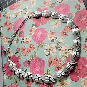 Vintage Lisner silver floral necklace